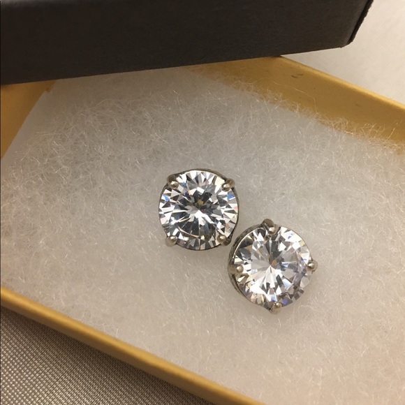 Silpada P2381 Crown Jewel Cubic Zirconia Earrings - Picture 14 of 16